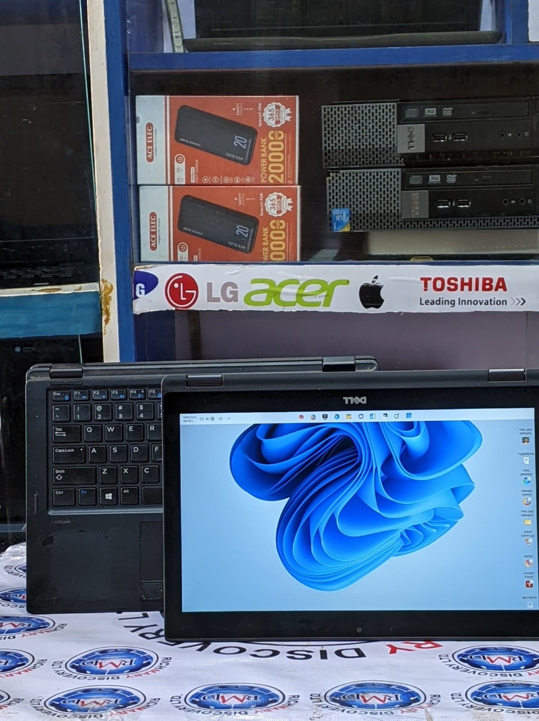 Dell latitude 5289 I x360 I core i5 I 7th Gen I 8GB RAM I 256GB SSD I keyboard light I touch screen I type c port I USB port I good backing .
