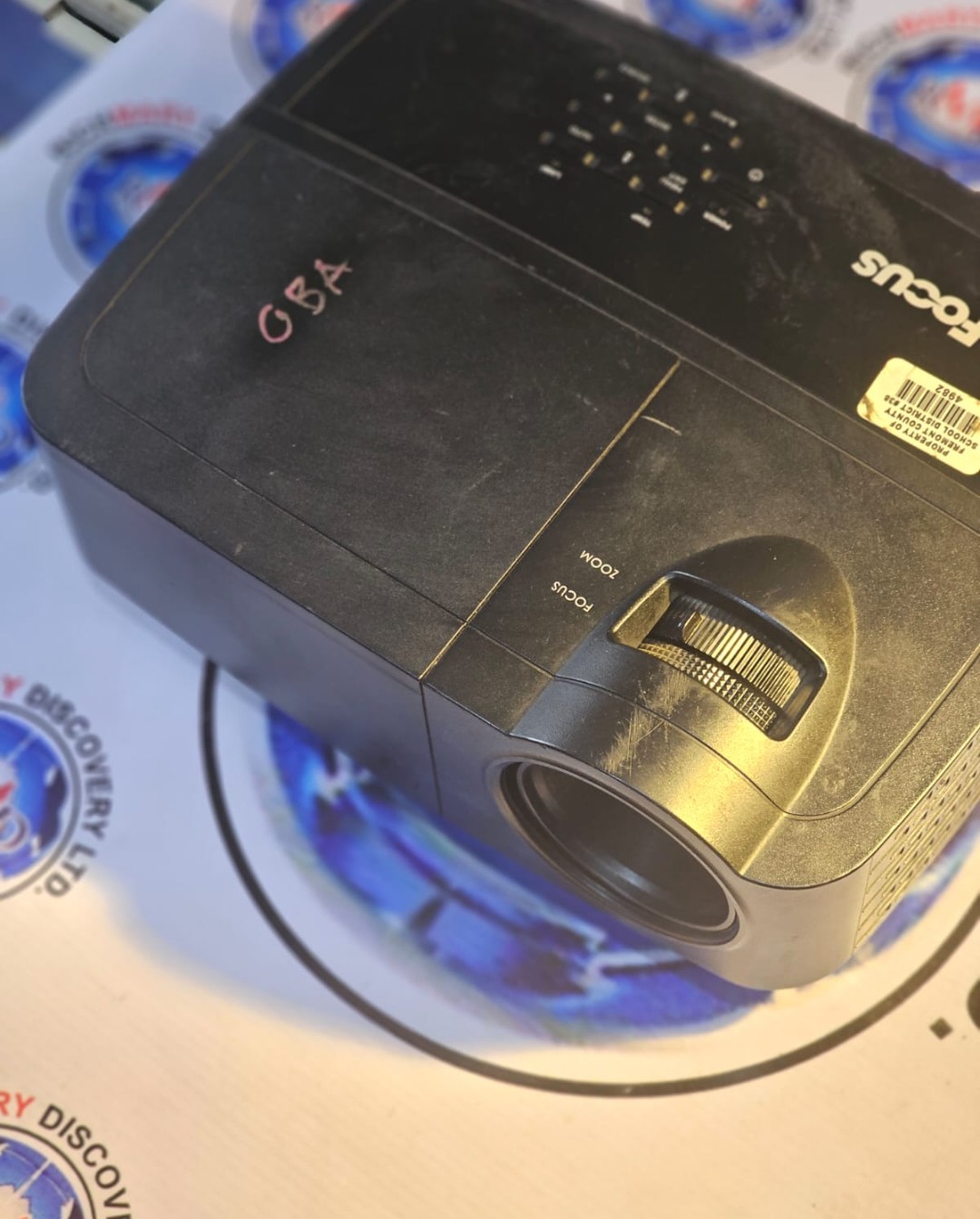Focus projector