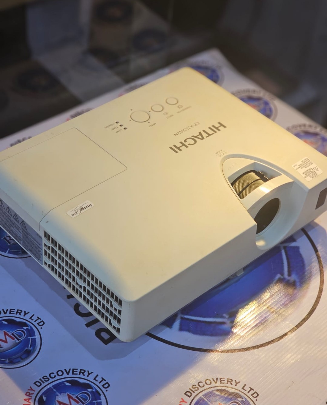 Hitachi projector I HDMI I VGA port.