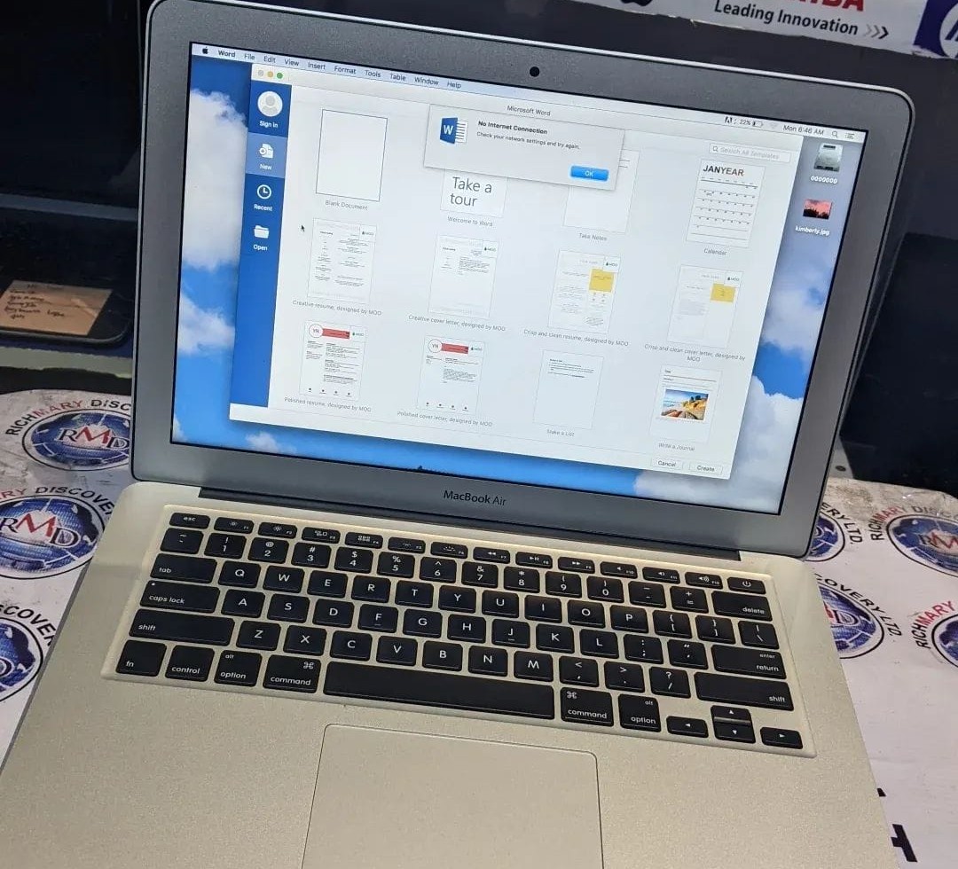 MacBook Air 2013 I Core i5 I 4GB RAM I 128SSD I webcam I keyboard light I 13.3 screen.