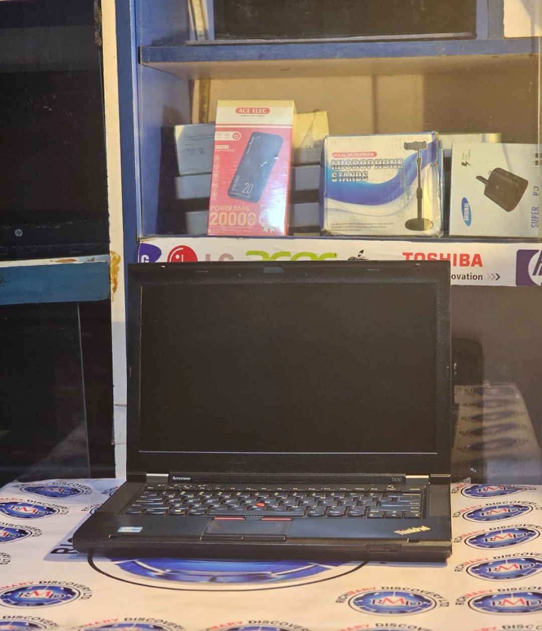 Lenovo Thinkpad t430 I Core i5 I 4GB RAM I 256GB I 14 inches.