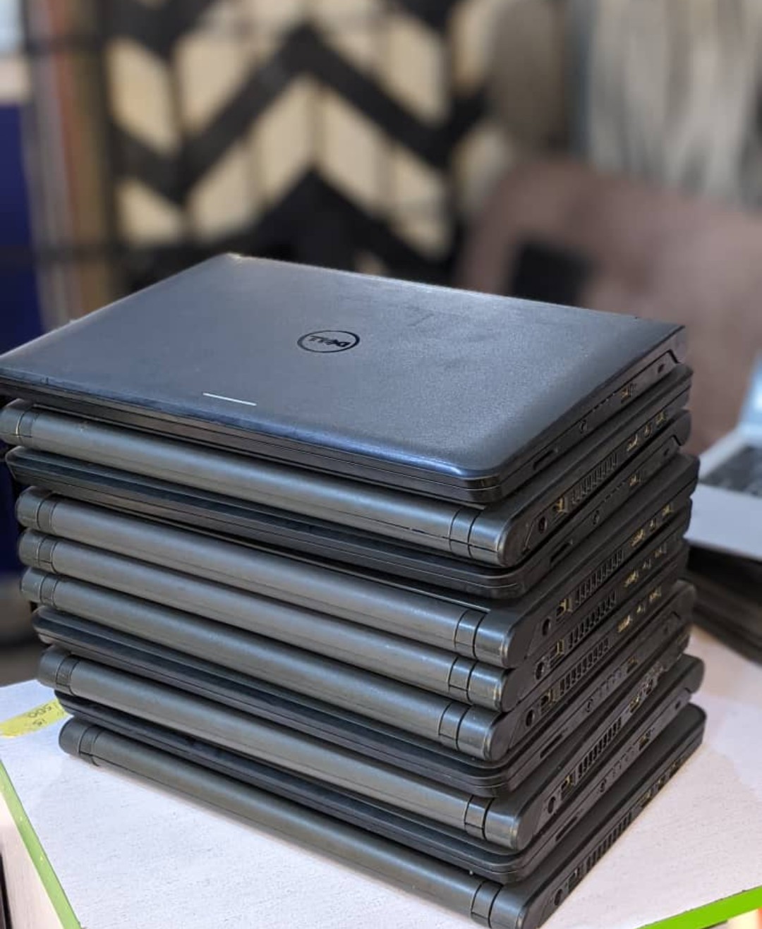 Dell latitude 3340 Intel inside I 14GB  RAM l  320GB HDD l 14 inches l Webcam
