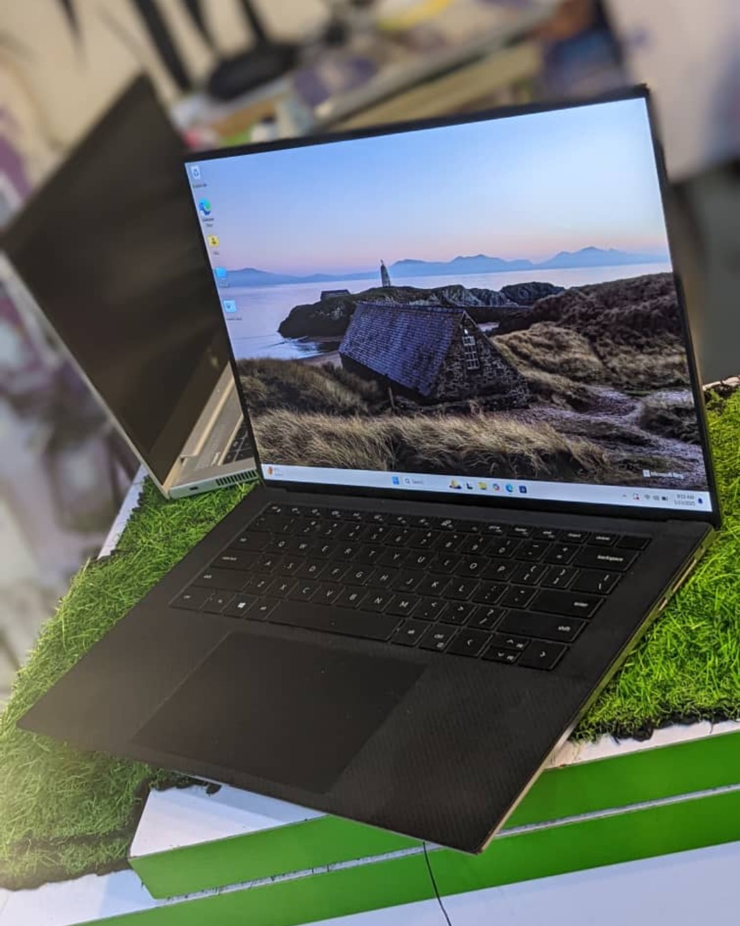 Dell precision 5550 I Gaming laptop) I Core i7 (12CPUs) I 32GB- 512GB SSD I 4GB dedicated Nvidia graphics (Quado T2000) I 4K display I 9th Gen I 15.6 inches I special feature I (3840*2160) I High end