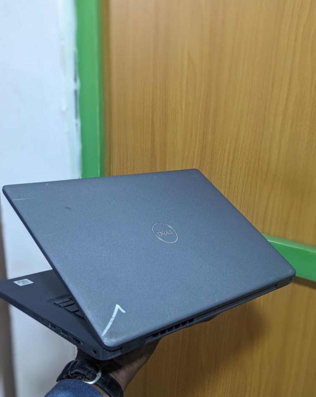Dell latitude 3410 l core i3 I 10th Gen l 8GB RAM I 256 SSD I 14 inches I webcam I excellent battery life