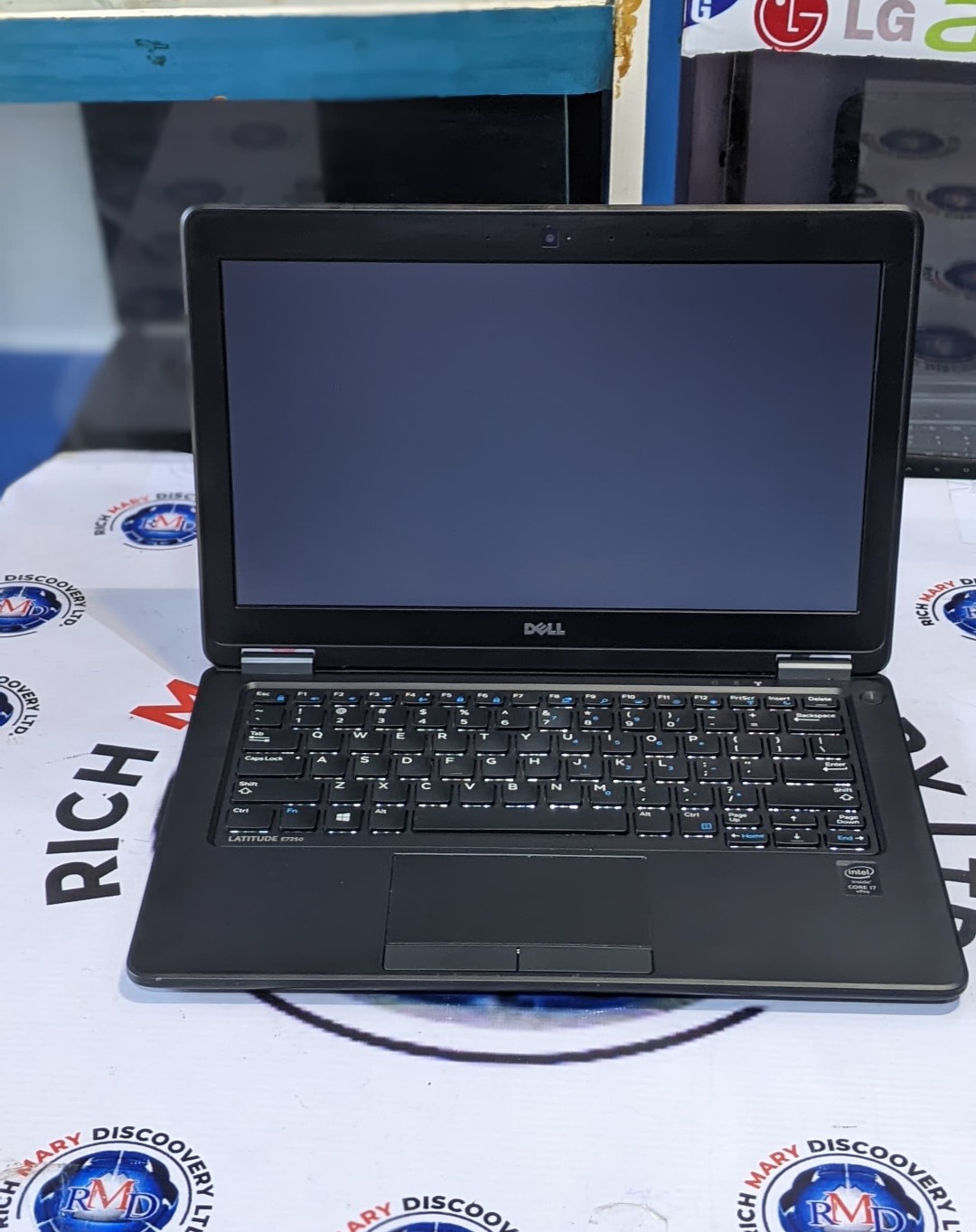 Dell latitude 3410 I Core i7 I 8GB RAM I 128 SSD I keyboard light I 12 inches