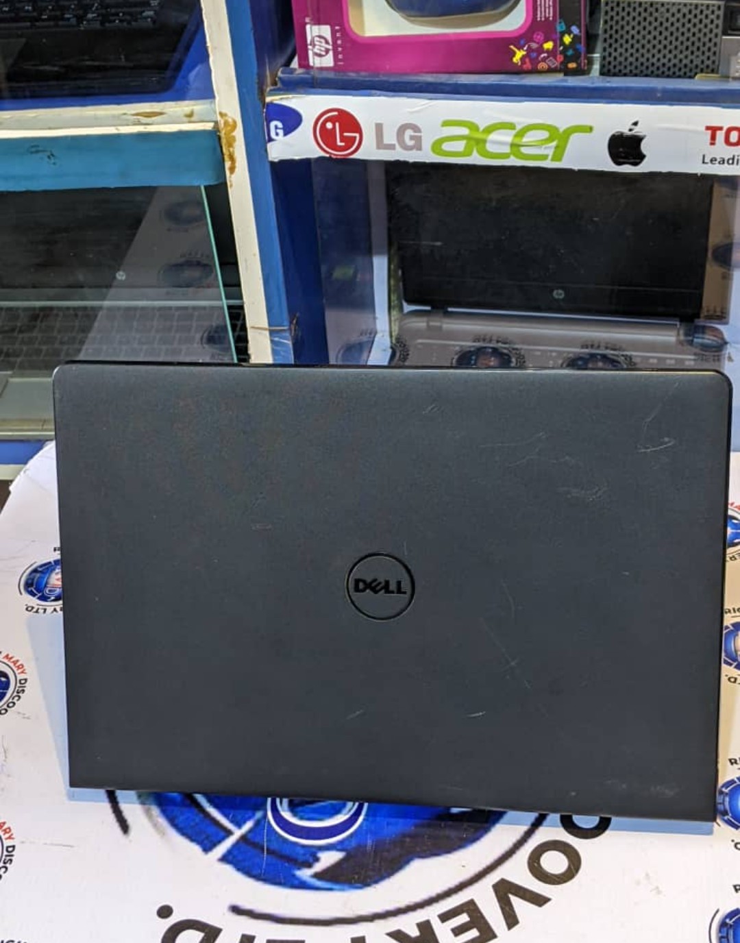 Dell Inspiron 3558Core i5 I 2gb dedicated graphic I 8GB RAM I 500GB HDD (it's expendable) I 15.6 screen I 5th Gen